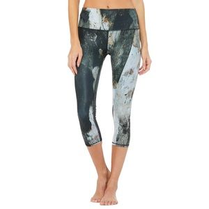Alo Yoga High Waist Airbrush Capri